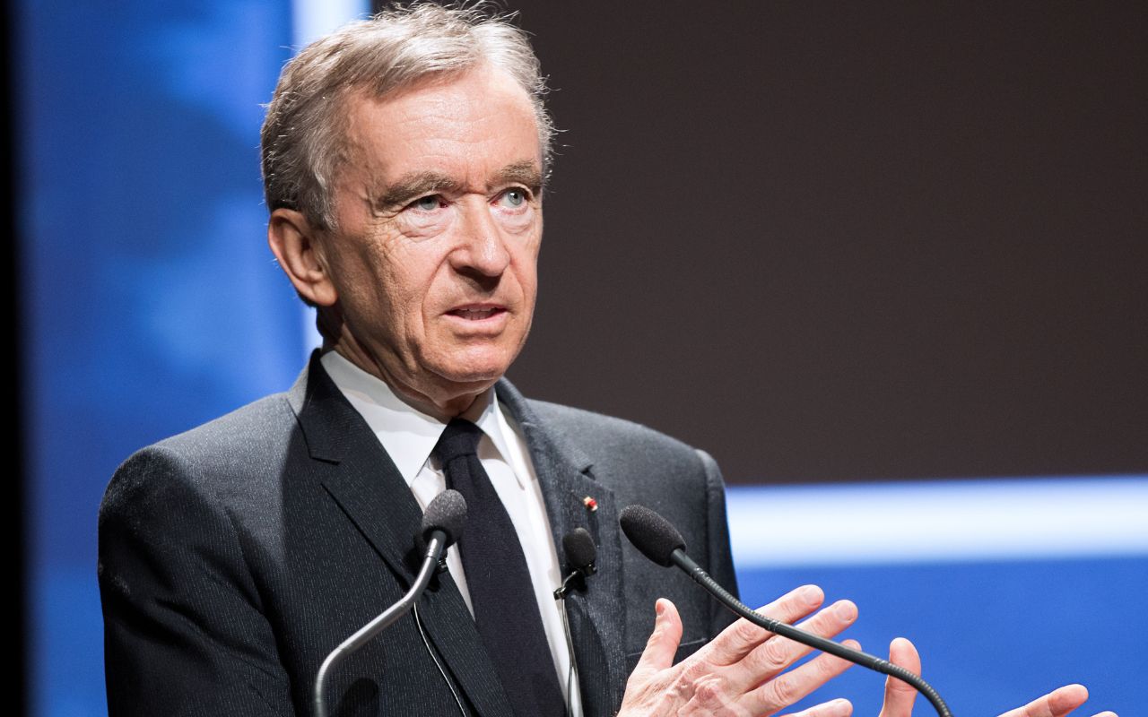 Combien devrait payer Bernard Arnault en impôts sur le revenu